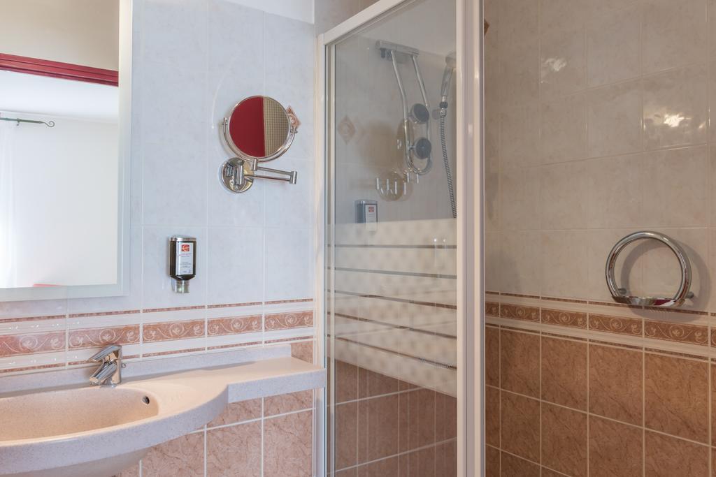 Hotel Bristol Chalons en Champagne Exterior photo